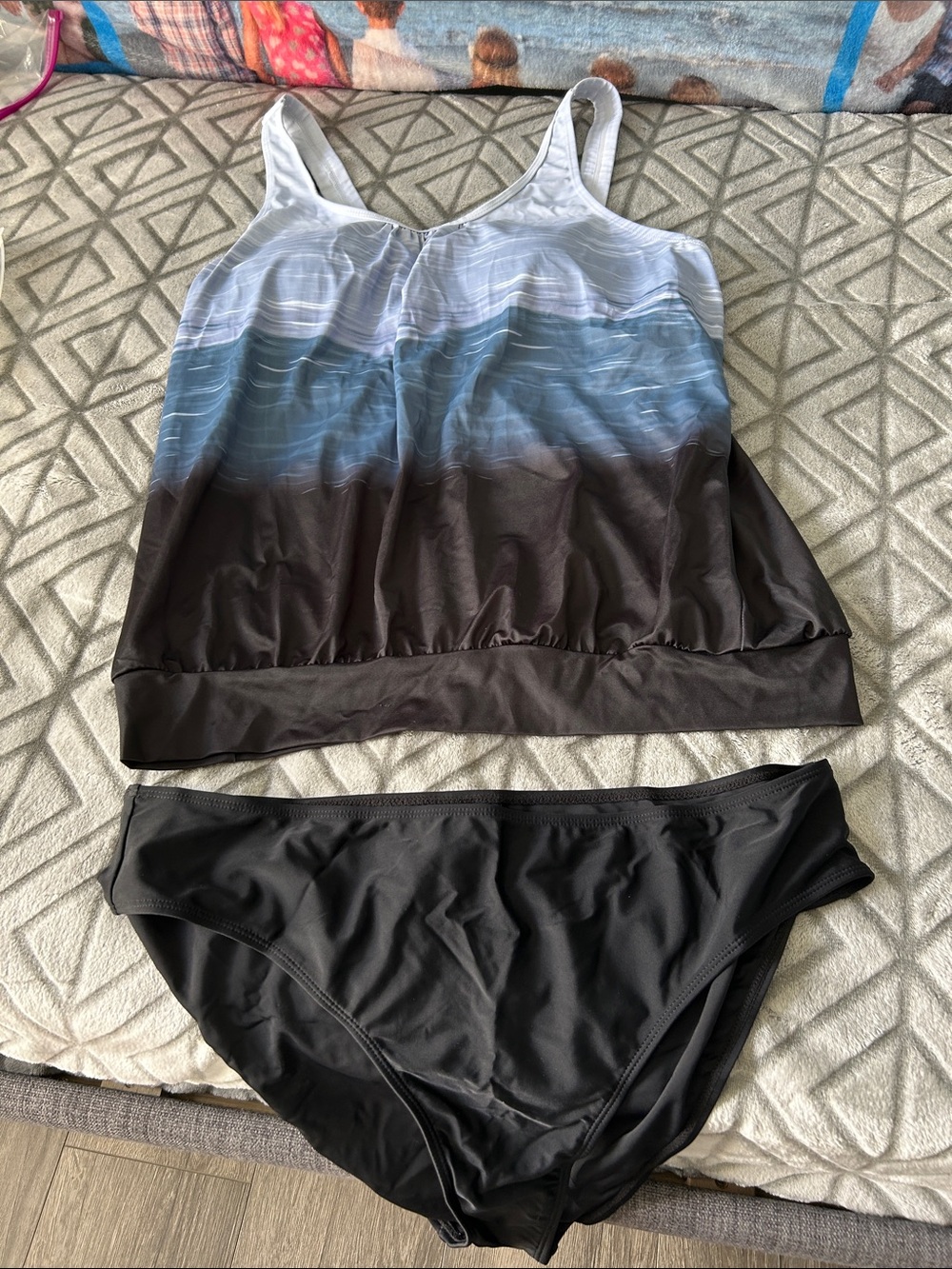 Gradient Tankini Bikini Set in Blue and Black 3xl looks smaller, I would say 2xl